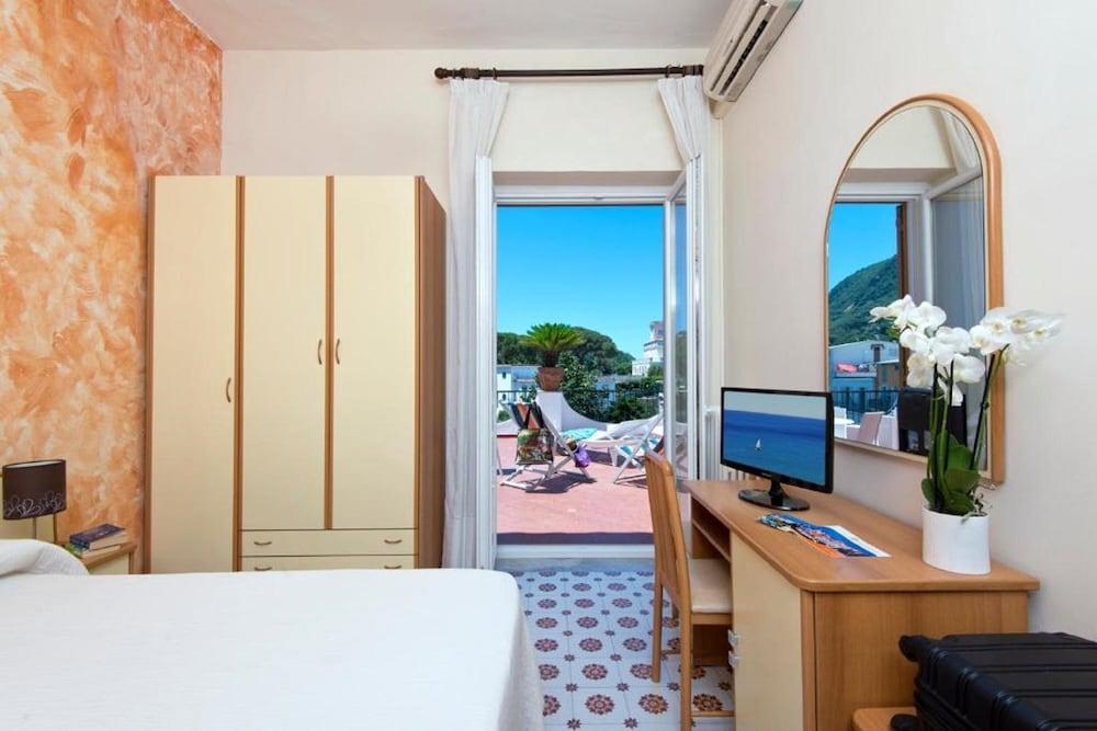 Hotel Casa Di Meglio Искья Экстерьер фото
